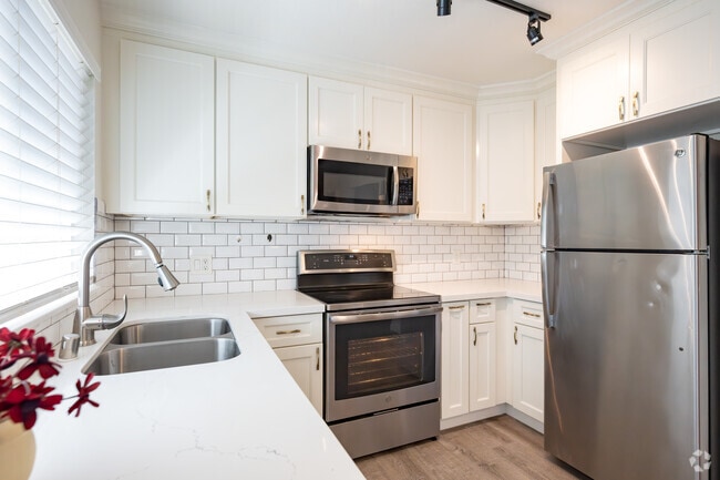 Interior Photo - Plaza Del Sol Town Homes