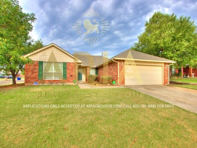 Building Photo - Spacious 3 bed 2 Bath North Norman House!