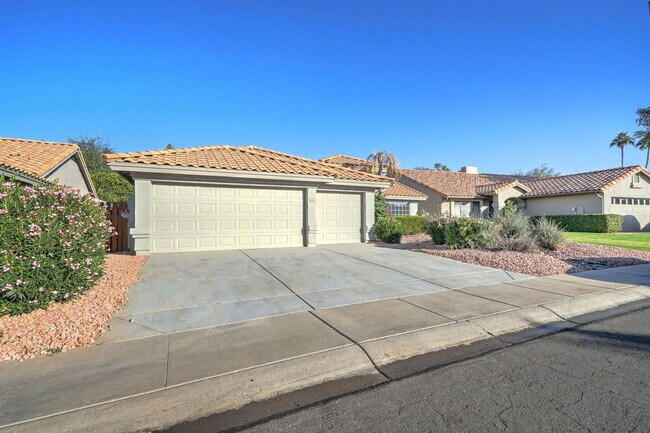 Building Photo - 8940 E Palm Ridge Dr