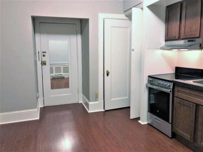 Foto del edificio - 0 bedroom in Oakland CA 94612