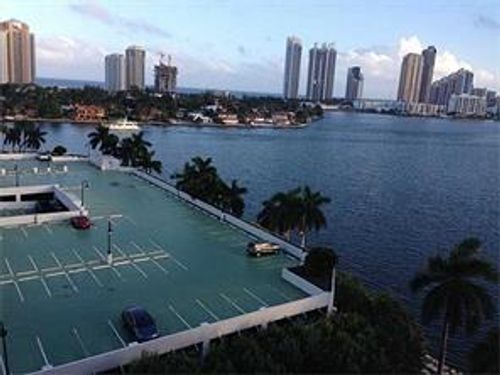 Building Photo - 3600 Mystic Pointe Dr