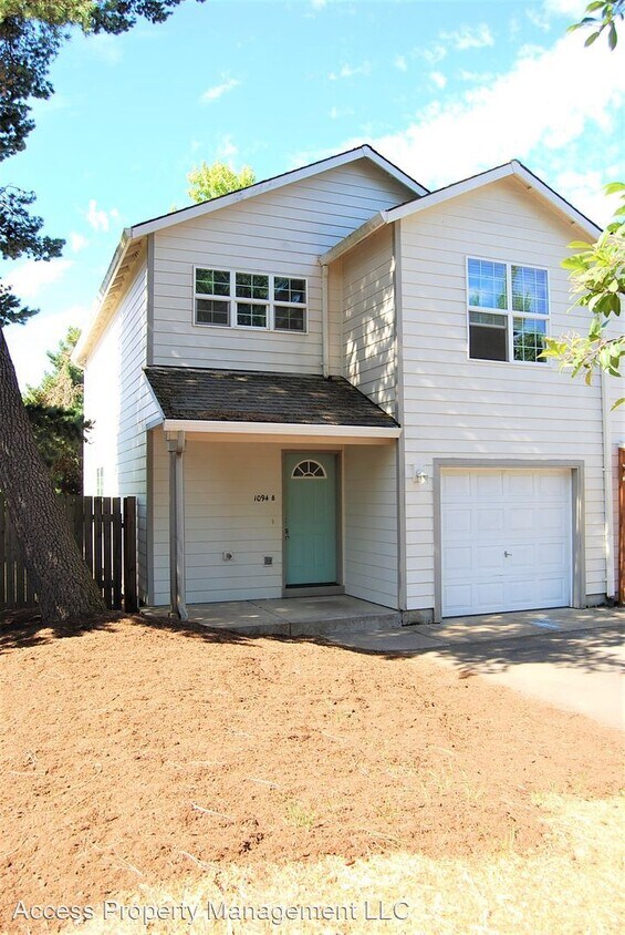 2 br, 2.5 bath House 1094 A S Pennington Dr House Rental in Newberg