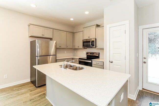 Building Photo - 151 Park Dr N