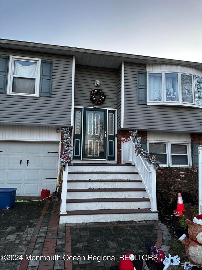 Building Photo - 4 Grouse Dr