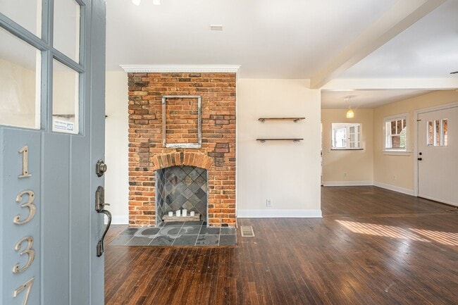 Building Photo - 4 Bedroom  Now Available!