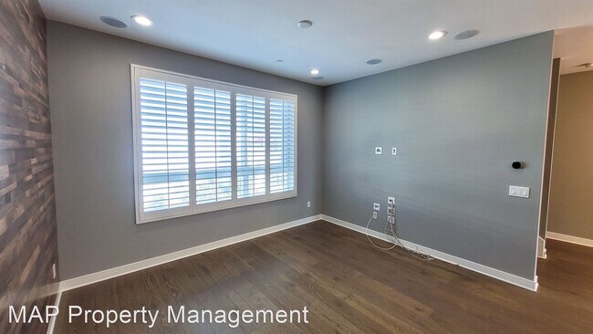 Building Photo - 2 br, 2.5 bath House - 305 Mission Road