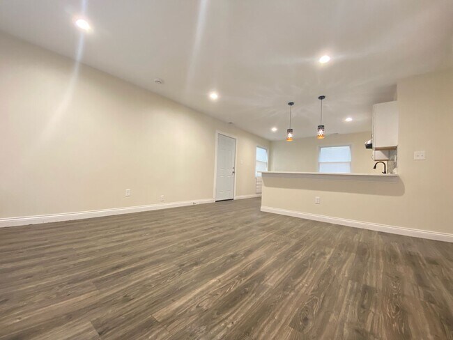 Foto del edificio - Newly Renovated 3 Bedroom Home With Centra...