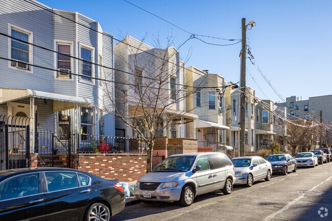 The Belmont neighborhood offers many different styles of homes.