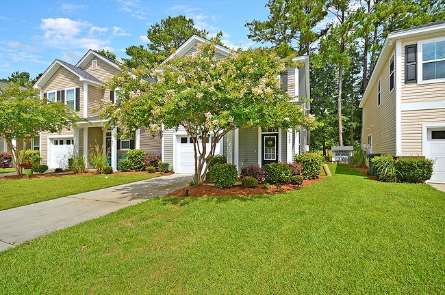 Building Photo - 229 Larissa Dr