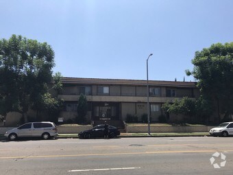 Primary Photo - 13562 Vanowen St