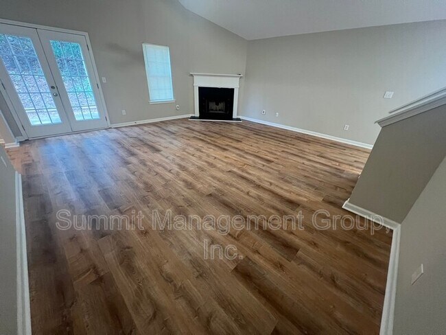 Foto del edificio - 95 Creek Way