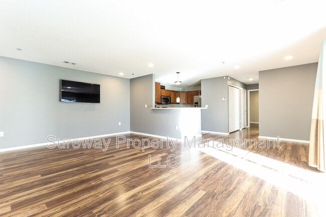 Building Photo - 8 Highbridge Ln