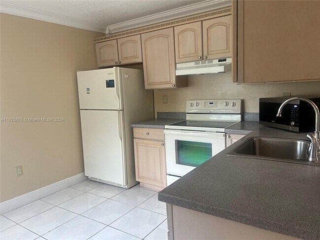 Foto del edificio - 5827 NW 197th Ter