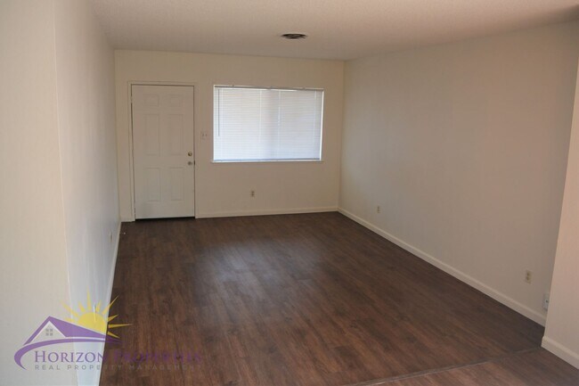Building Photo - 2609/2611 Erin Dr