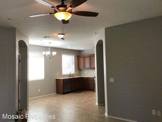 Building Photo - 3 br, 2 bath House - 2562 E Boston St.