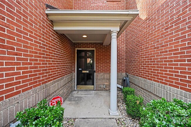 Foto del edificio - 338 Settlers Ln
