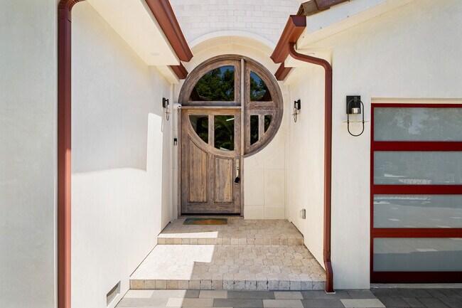 Building Photo - 5644 Ranchito Ave