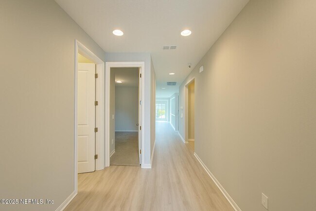 Building Photo - 1827 Amberly Dr