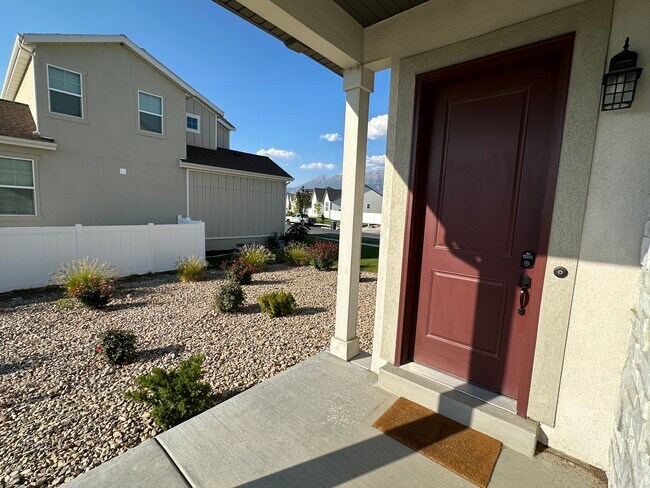 Building Photo - 1429 3500 W
