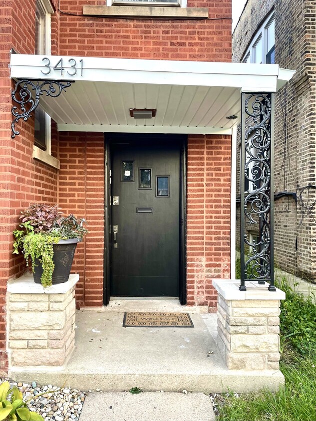 Primary Photo - 3431 N Lowell Ave
