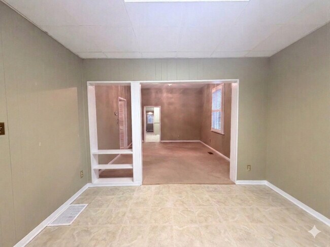 Building Photo - 70 Poulette St