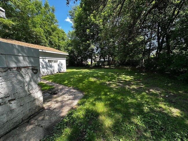 Foto del edificio - 723 W Shirland Ave