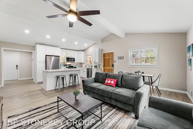 Building Photo - 4 br, 2 bath House - 2727 Addison Drive