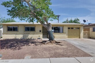 Building Photo - 2805 Sultana St