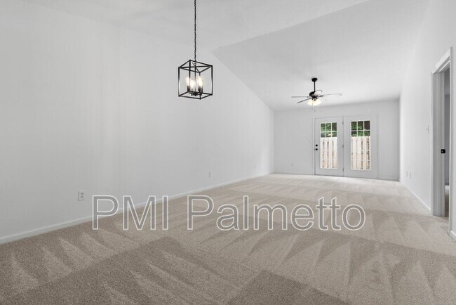 Foto del edificio - 468 Regency Park Drive