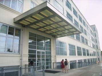 Foto del edificio - 2728 Thomson Ave