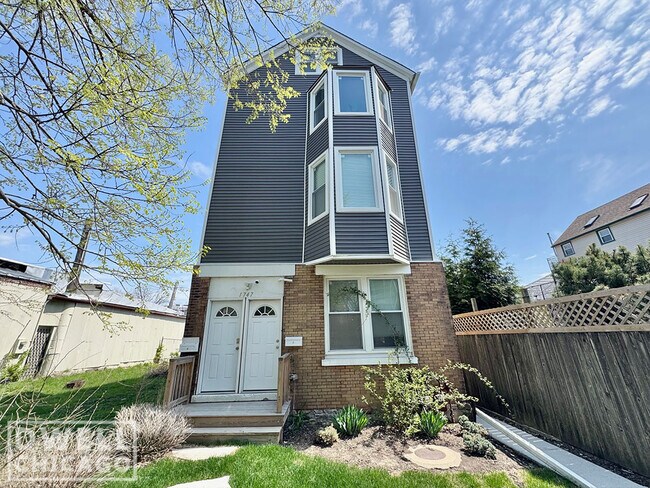 Foto del edificio - 1747 N Spaulding Ave