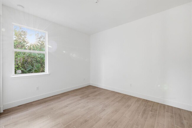 Foto del edificio - 500 Sunset Rd N