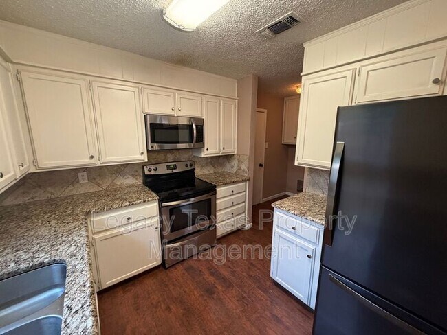 Foto del edificio - 513 Willow Cir W
