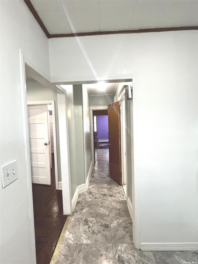 Foto del edificio - 64-41 Admiral Ave