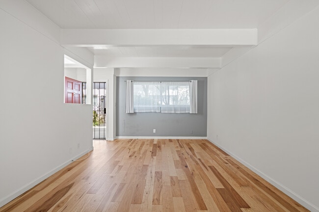 Building Photo - 4040 Grand View Blvd