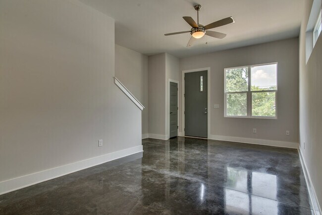 Foto del edificio - East Nashville Townhome Available Now!