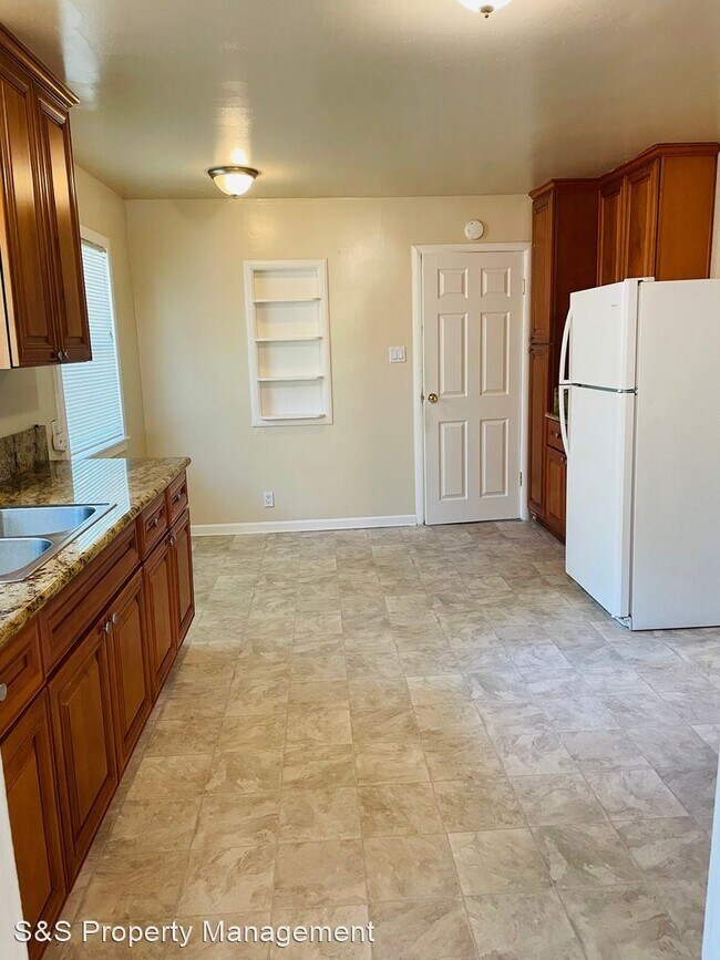 Building Photo - 3 br, 1 bath House - 833 Bryte Ave