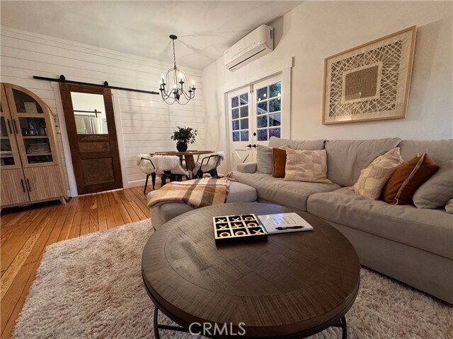 Foto del edificio - 323 W 18th St