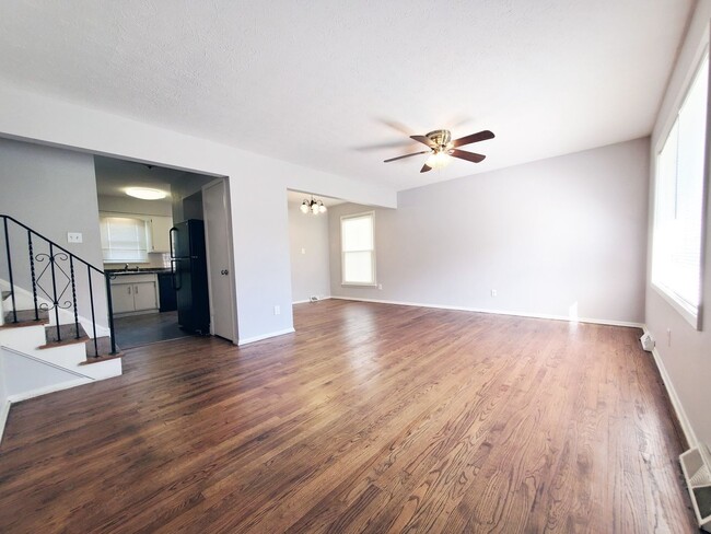 Building Photo - 3 Bed - 1.5 Bath Split-Level for Rent in I...