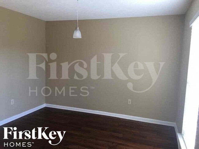 Foto del edificio - 7372 Hunter's Forest Dr