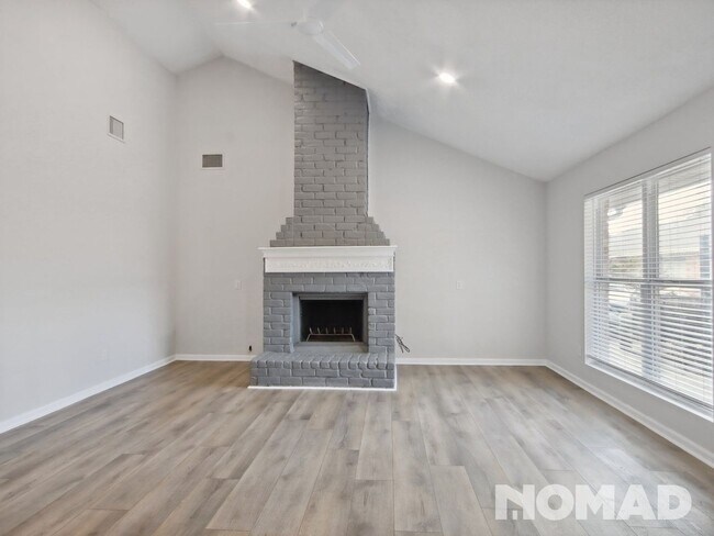 Foto del edificio - 4 Bedroom Townhome in Houston