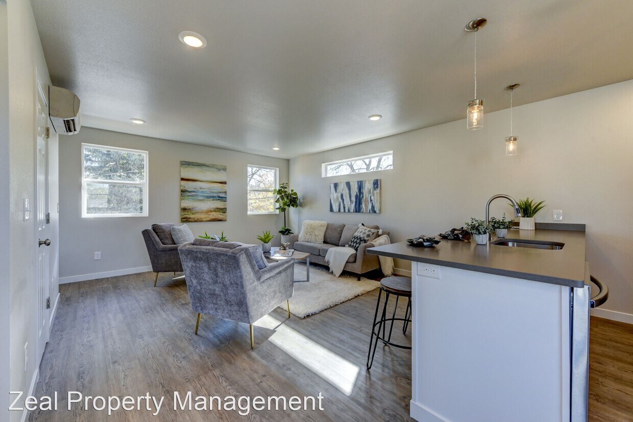 Foto principal - 1 br, 1.5 bath House - 302 E Chester Street B