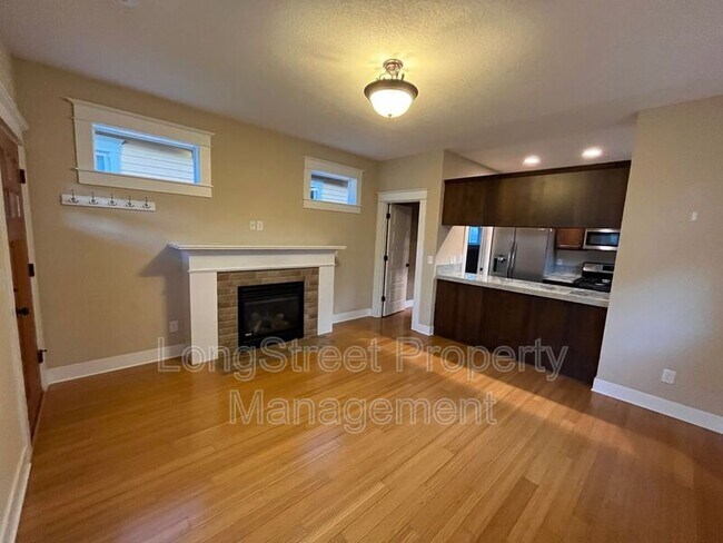 Building Photo - 532 NE Sumner St