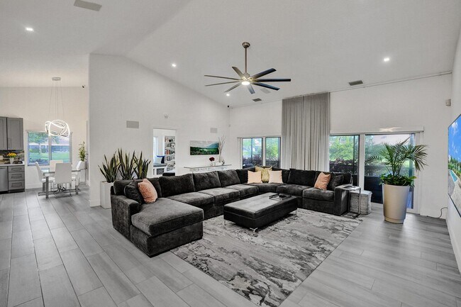 Foto del edificio - 8675 Eagle Run Dr