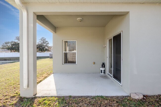 Foto del edificio - Highly Desirable Land O’ Lakes Rental With Easy Tampa Access