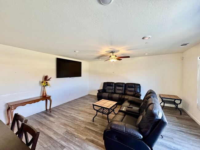 Building Photo - 2096 Coulter Ln