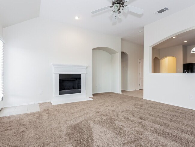 Foto del edificio - 6420 Spring Ranch Dr