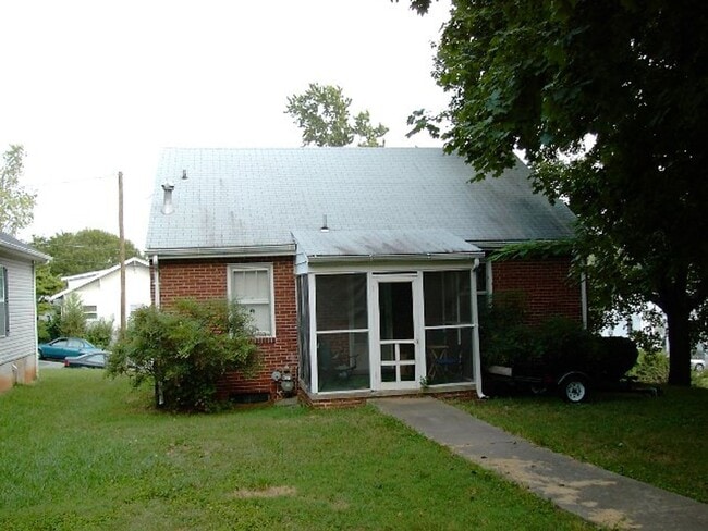 Foto del edificio - Charming 2 Bedroom House Downtown