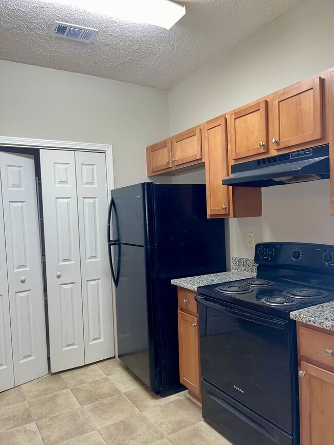 Foto del edificio - Now Available!  Updated  3/2.5 Townhome In...