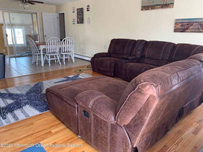 Foto del edificio - 18 Sandy Point Dr